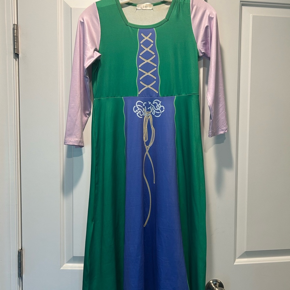Winnie costume from Hocus Pocus 2 size 9/10